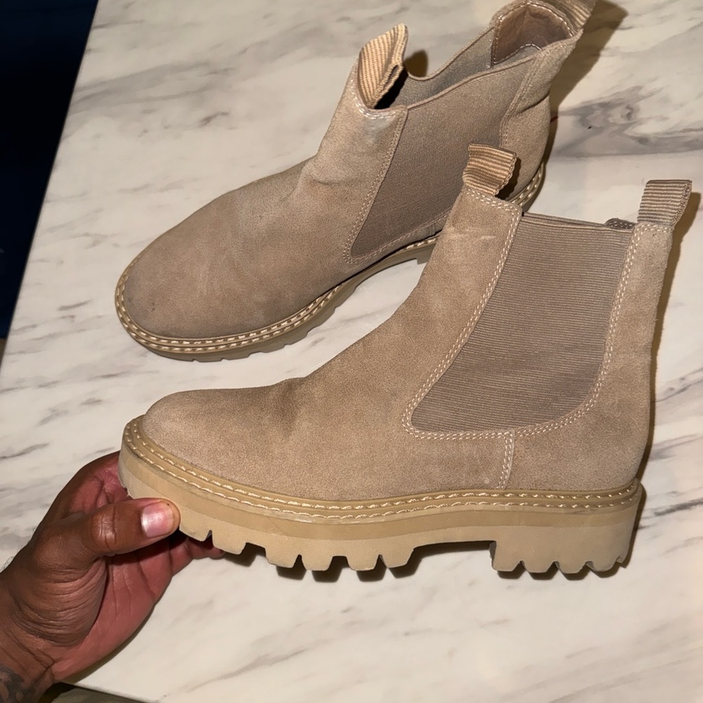 Women's Tan Chelsea Boots